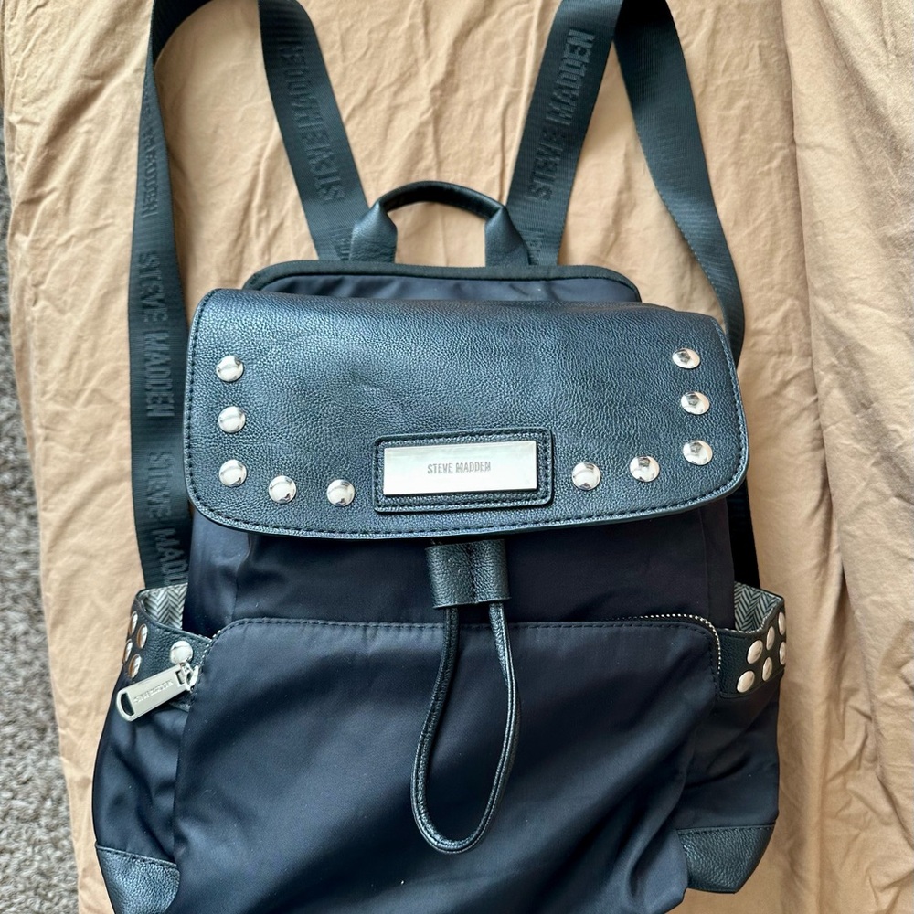 Beautiful Steve Madden Silver Studded Black Backpack - Picture 2 of 16